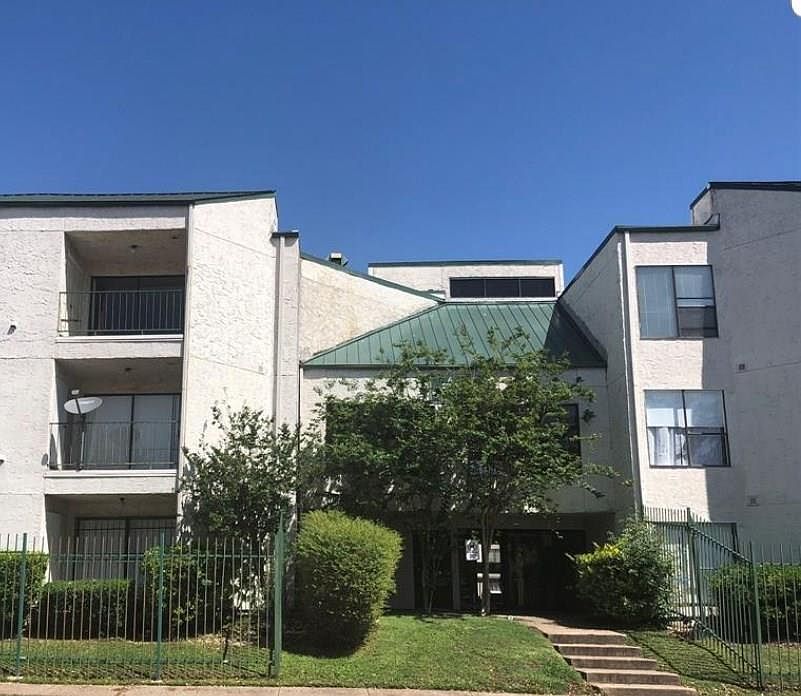 1st image of 2814 S Bartell Dr APT 32