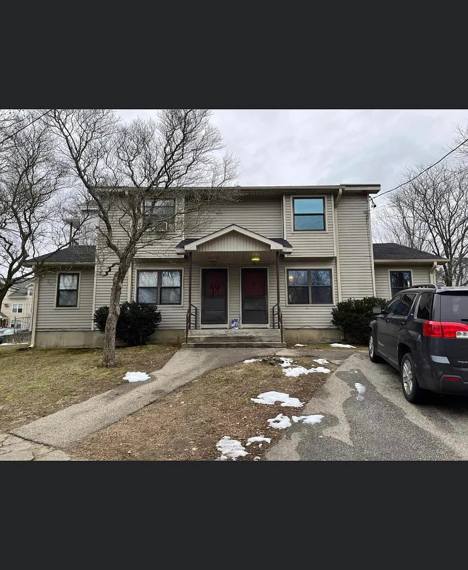 3 bed, 1200 sqft, $1,800 — Photo 1