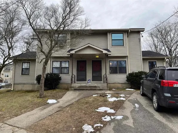 10 West St, Woonsocket, RI 02895