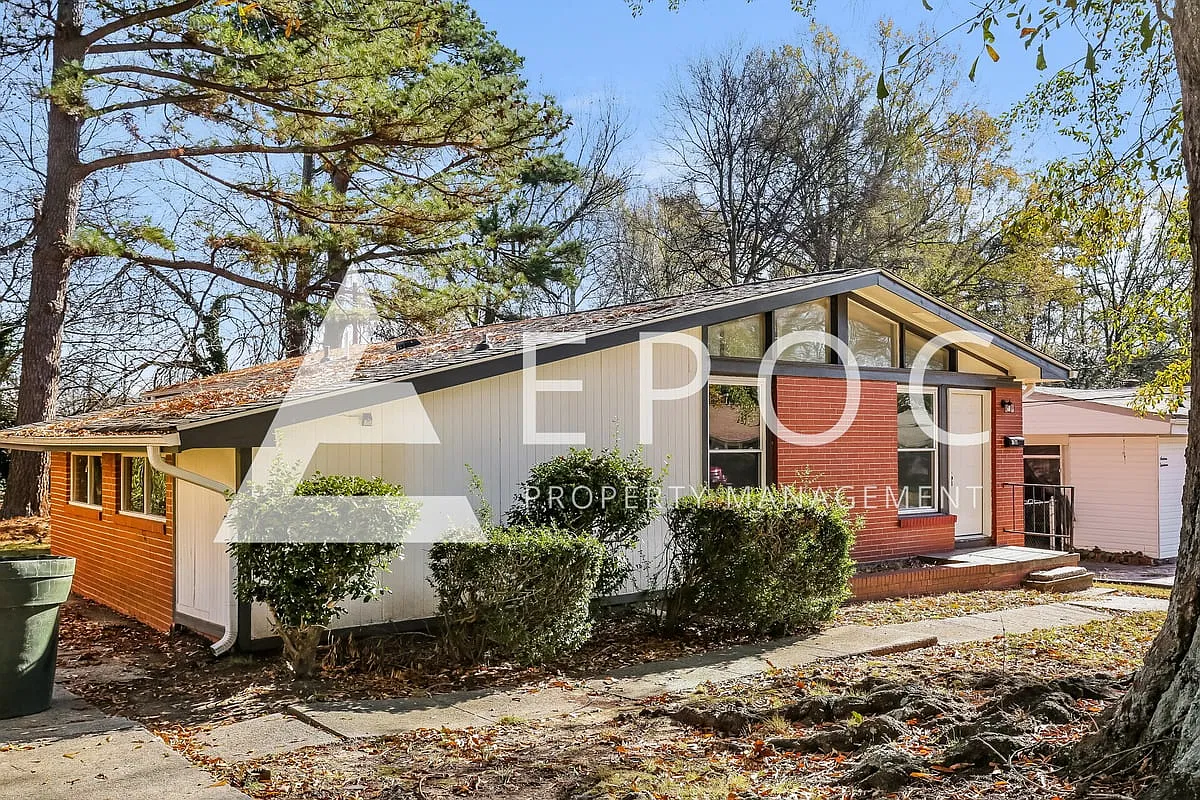 1611 Dunbar St — Photo 2