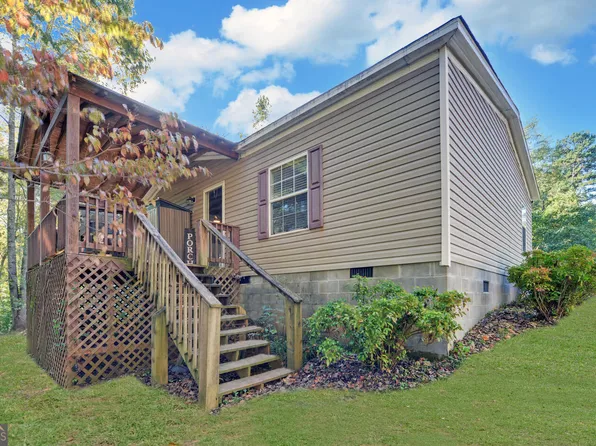 272 Crepe Myrtle St, Mount Airy, GA 30563