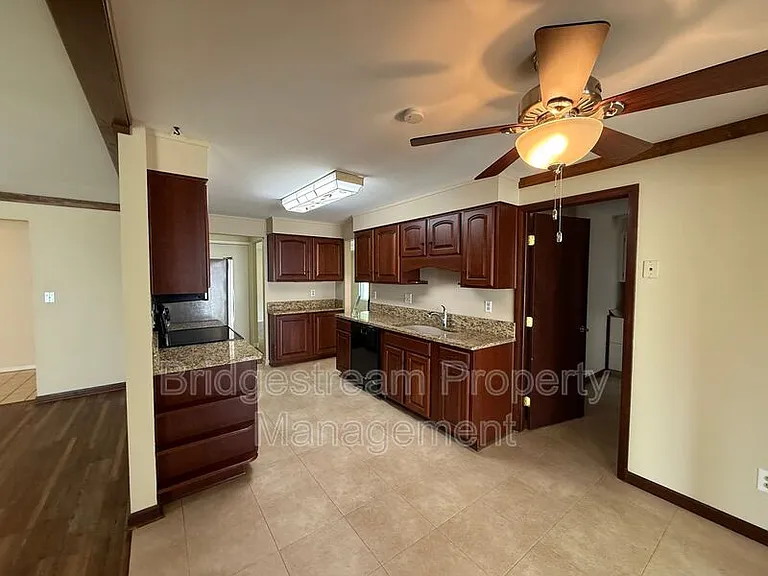 2135 E Rahn Rd — Photo 6
