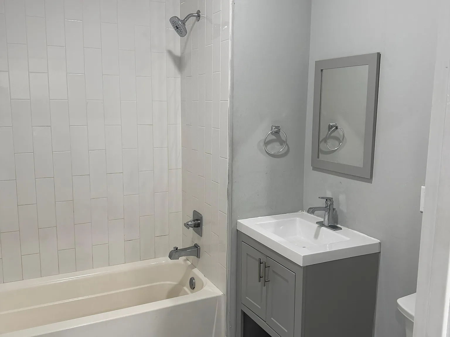 1 bed, $1,636 — Photo 3