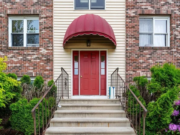 10 Nuttall Ln APT 3, Worcester, MA 01604