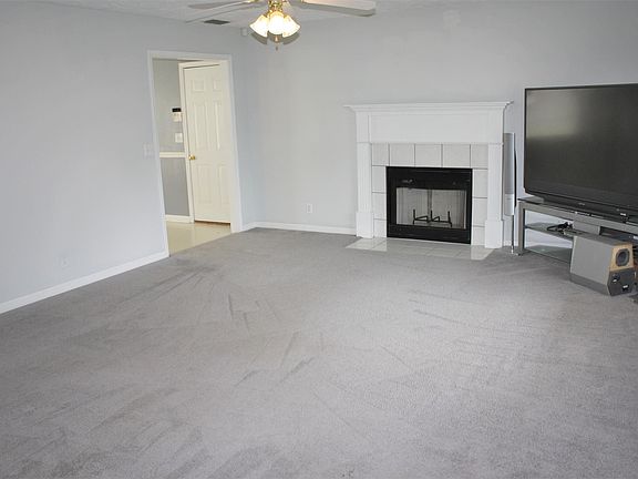 2nd image of 1135 Havering Dr