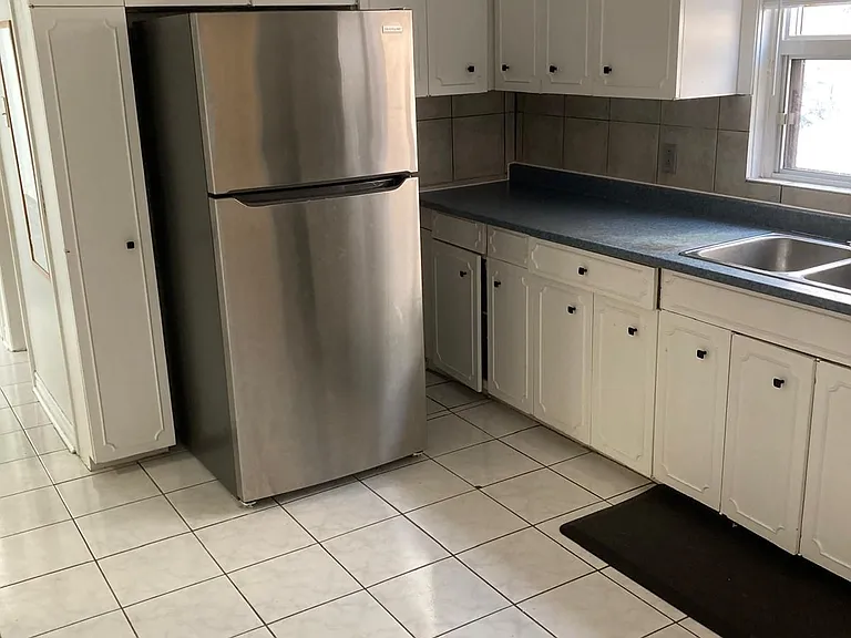 100 Rajah St #2 — Photo 4
