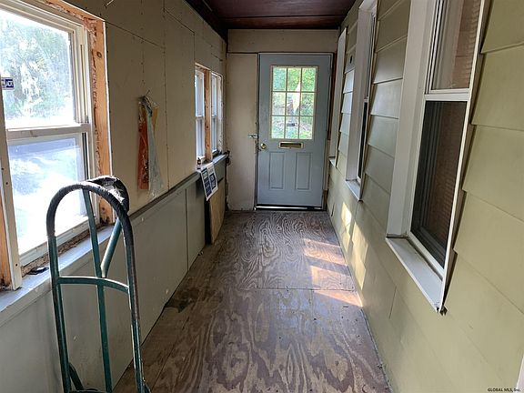 4th image of 95 Stowe Ave