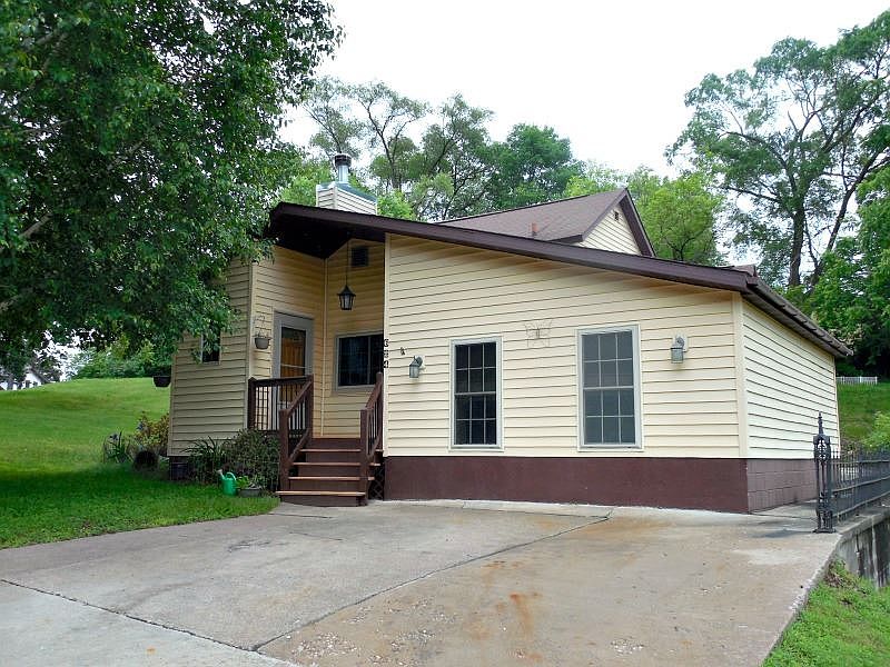 1st image of 624 Roycroft Ave