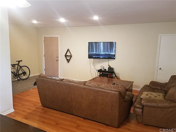 3rd image of 1216 N Formosa Ave #1