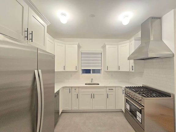 3rd image of 136 Beach St #2A