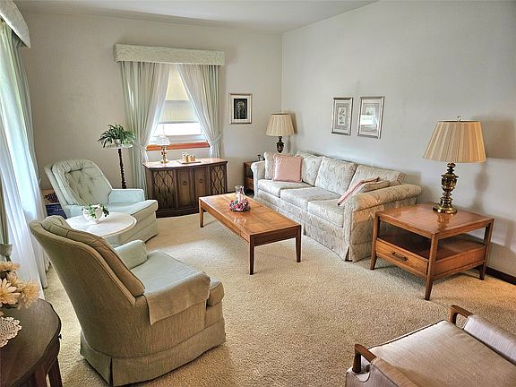 2nd image of 2109 S Manor Dr