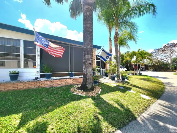 533 Avanti Way Blvd, North Fort Myers, FL 33917