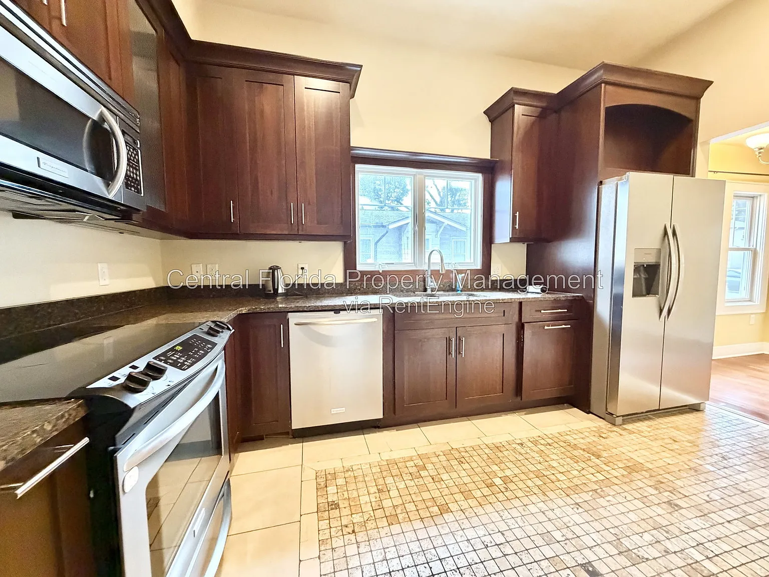 3 bed, 2.0 bath, 1120 sqft, $2,699 — Photo 4