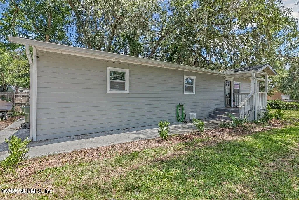 4 bed, 2.0 bath, 1296 sqft, $1,850 — Photo 3
