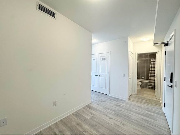 4th image of 4675 Metcalfe Ave #0