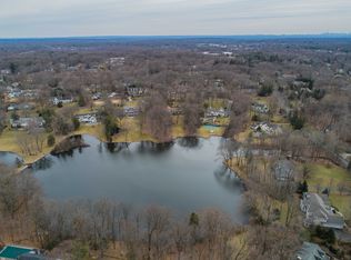 222 Green Ridge Rd, Franklin Lakes, NJ 07417