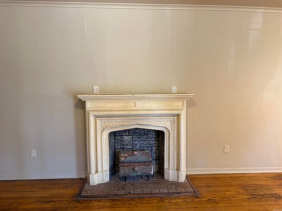 4th image of 415 Talbot St