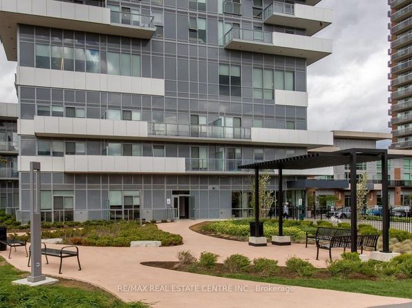 215 Queen St E #301, Brampton, ON L6W 0A9