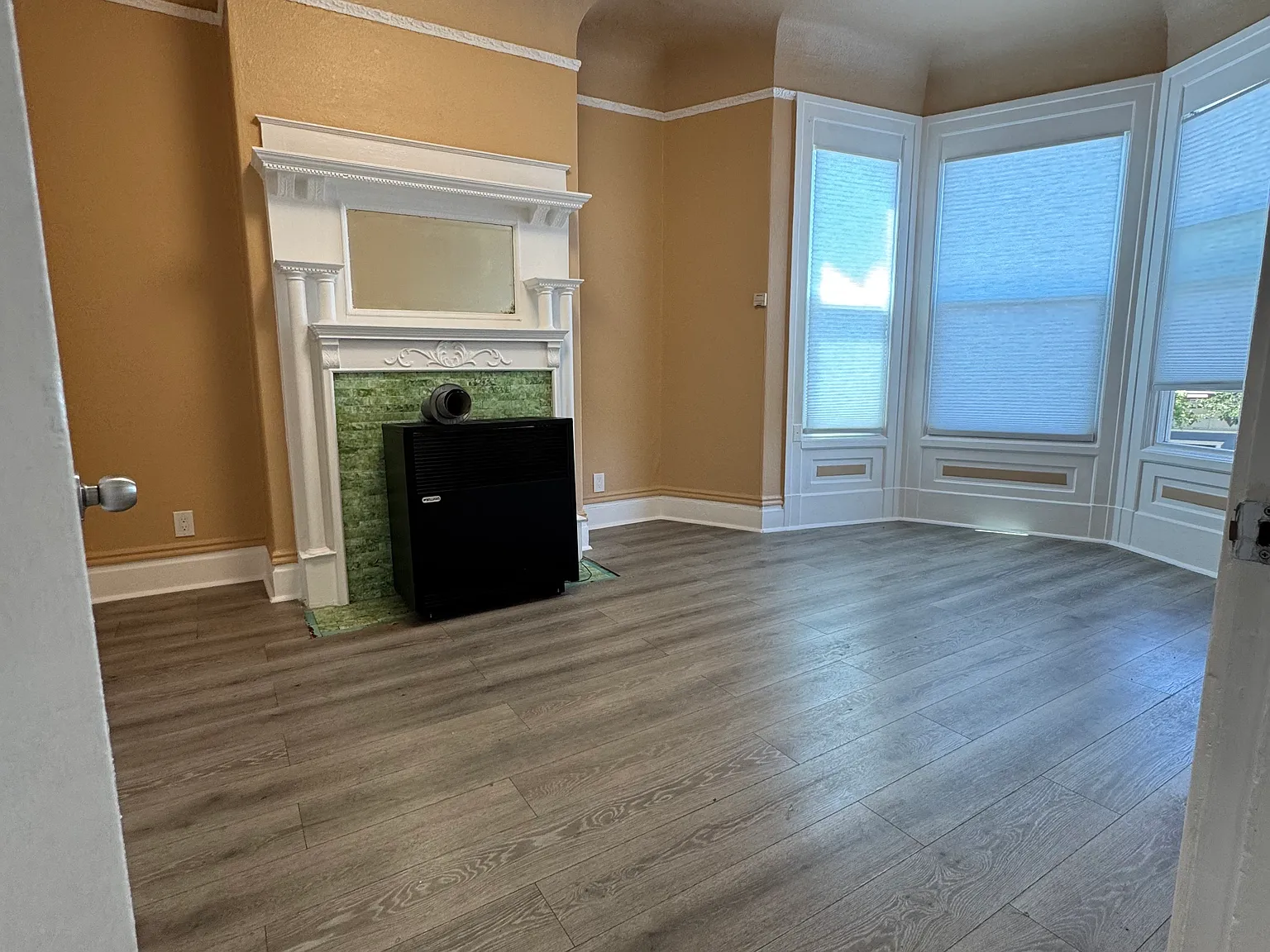 3 bed, 1.5 bath, 875 sqft, $3,295 — Photo 1