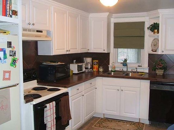 4th image of 70 Leslie Ave