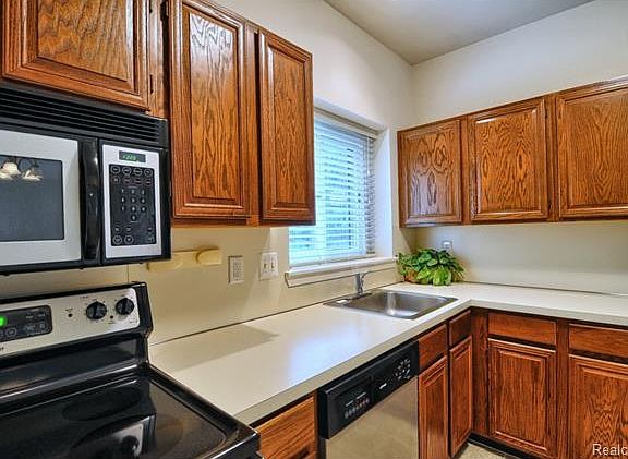 5th image of 29486 Laurel Dr #1