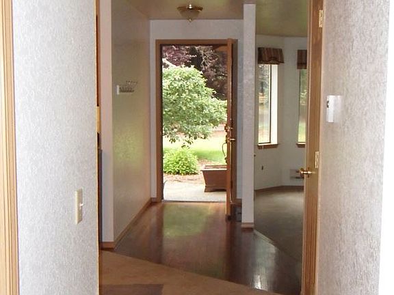 4th image of 20707 Locust Way