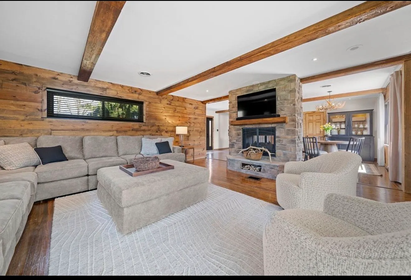 3 bed, 2264 sqft, $3,000 — Photo 1
