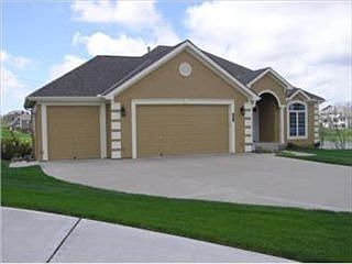 5th image of 10410 NE 100th Ct