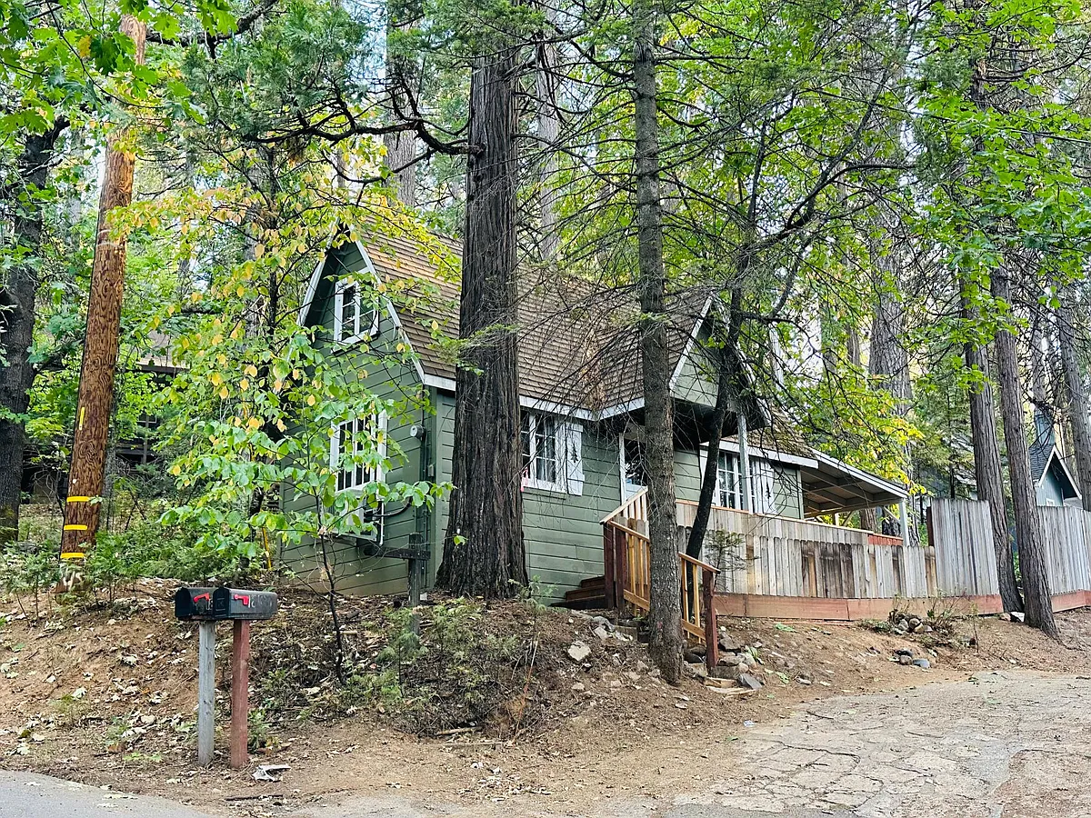 Photo 1 of 18 - 18441B Hillcrest Rd - Twain Harte, CA Primary Photo - 18441B Hillcrest Rd