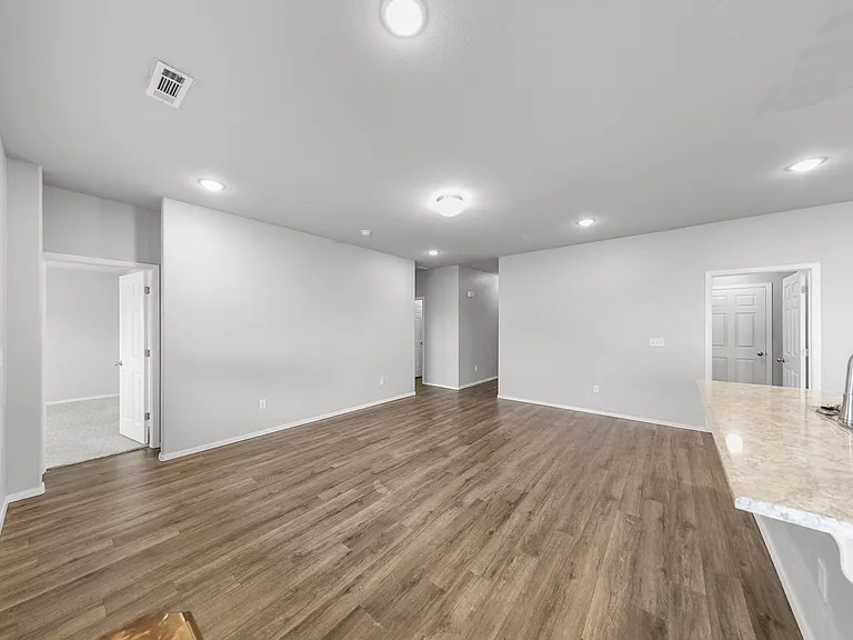 1650 King Rd — Photo 2