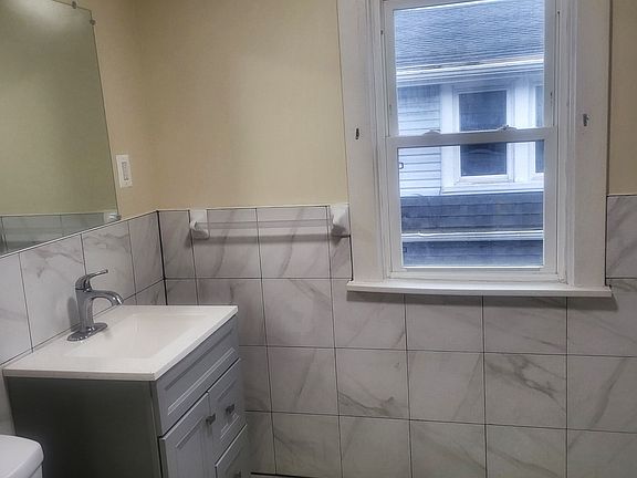 4th image of 337 Wyoming Ave #2