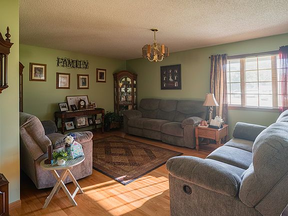 4th image of 800 Burgess Dr