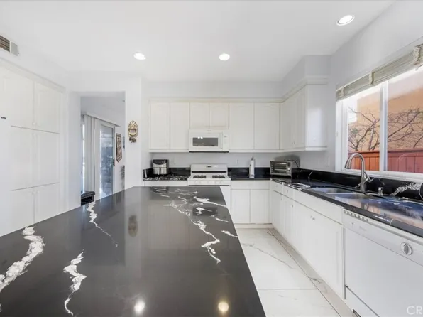 44364 Kingston Dr, Temecula, CA 92592