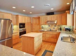 2448 S 133rd St, New Berlin, WI 53151
