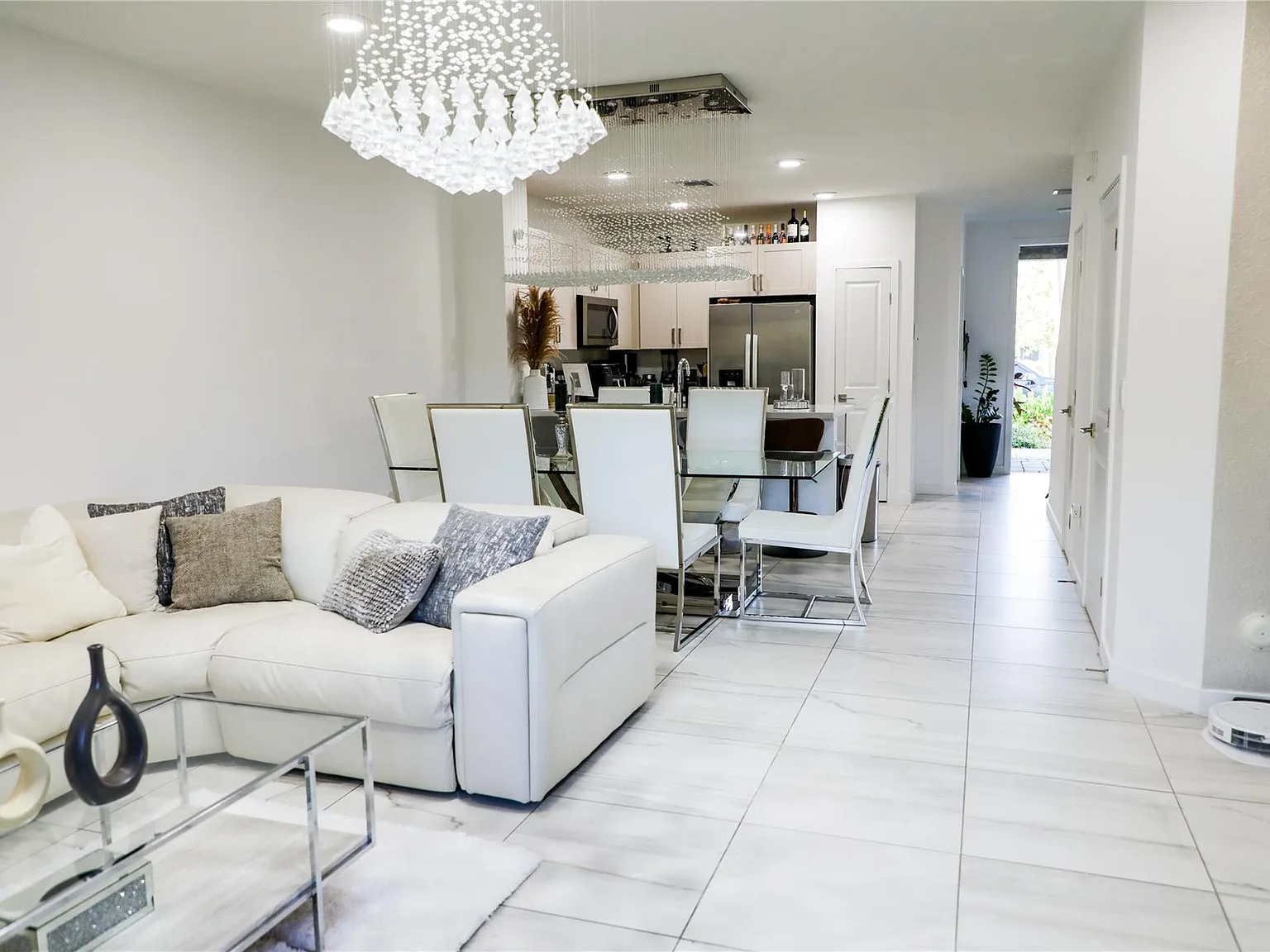 3 bed, 2.5 bath, 1554 sqft, $3,500 — Photo 3