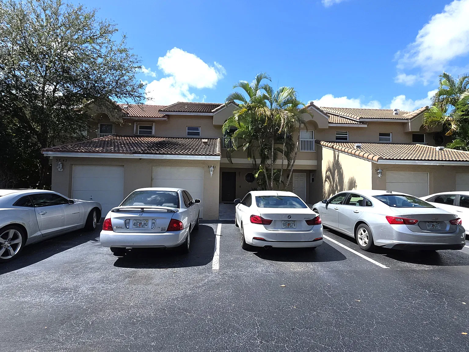 3 bed, 2.0 bath, 1556 sqft, $2,850 — Photo 2