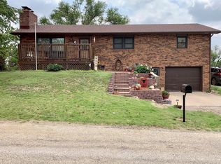 804 E 1st St, Ellsworth, KS 67439