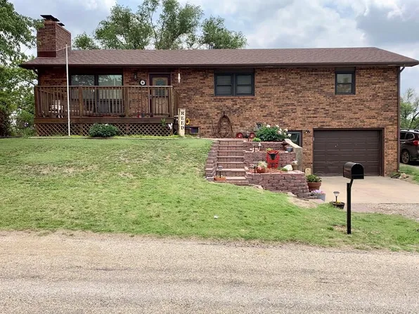 804 E 1st St, Ellsworth, KS 67439