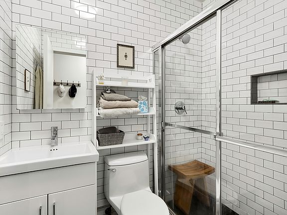 5th image of 190 E 104th St APT 4B