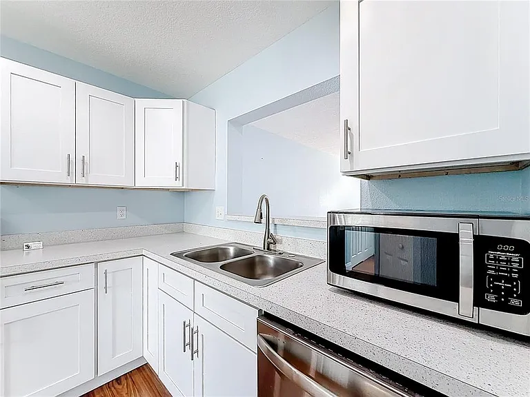 2260 Grenwich Ave #2260 — Photo 4