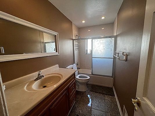 3rd image of 39 Amador St Floor 2