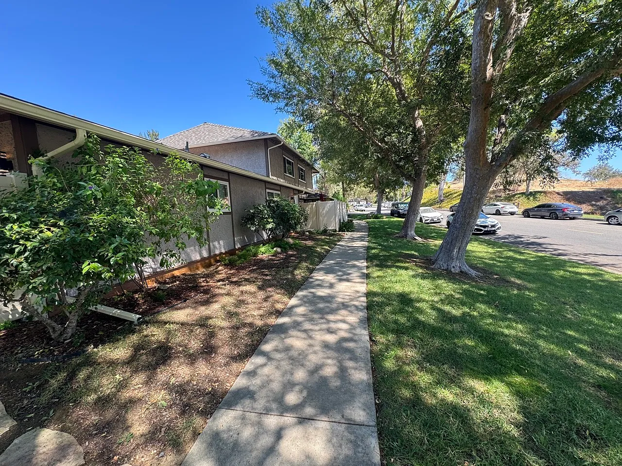 2 bed, 1.5 bath, 981 sqft, $3,195 — Photo 3