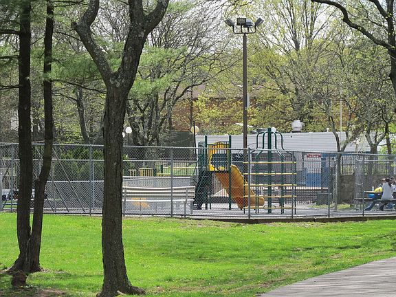 4th image of 133 Dover Grn