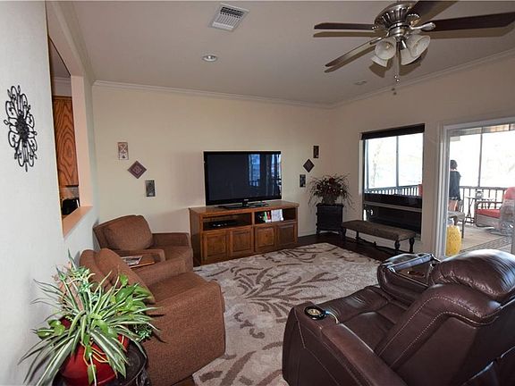 5th image of 1104 W Lake Dr