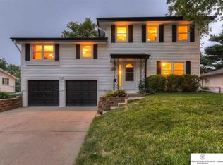 11327 Arbor St, Omaha, NE 68144