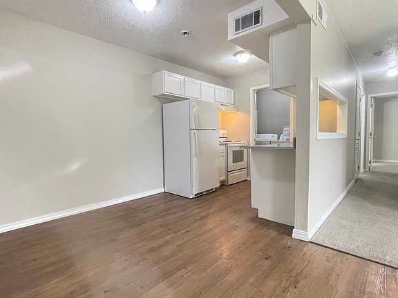 Kitchen Dining Area