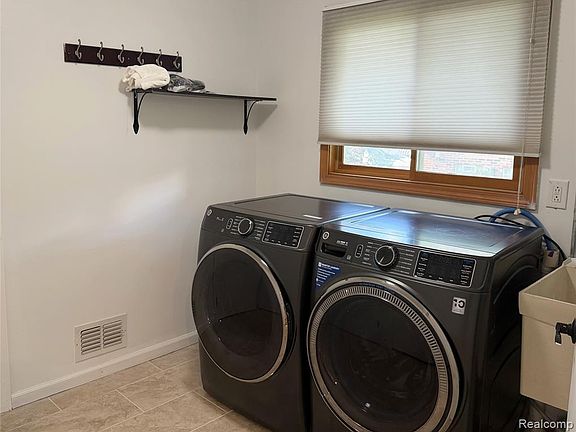 5th image of 2085 Elkhorn Dr