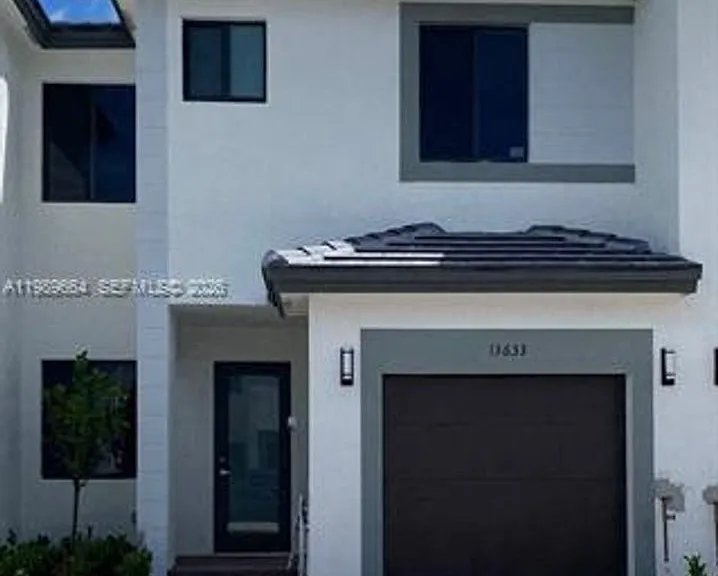13633 SW 157th Pl — Photo 2
