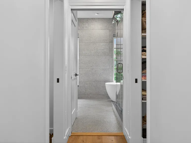 139 Grand St — Photo 32