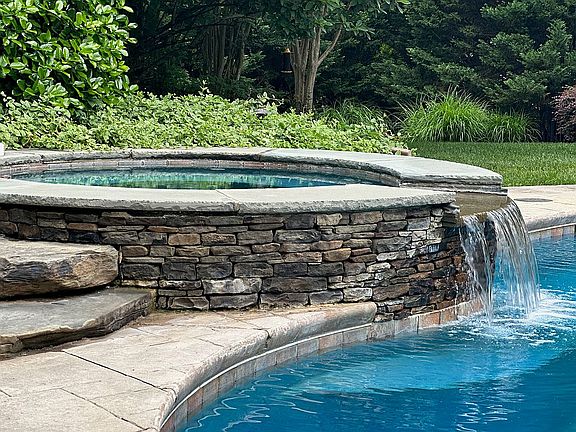 Spa & Spillover Feature